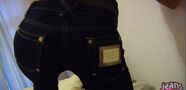 Let me shake my 18yo ass in jeans for you